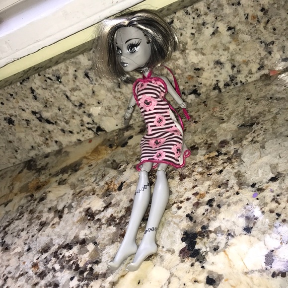 Barbies - Picture 3 of 6